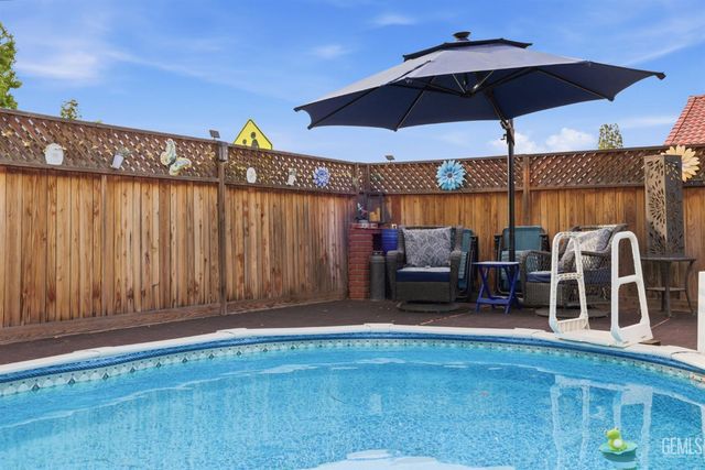 4012 Maris Court, Bakersfield, CA 93313