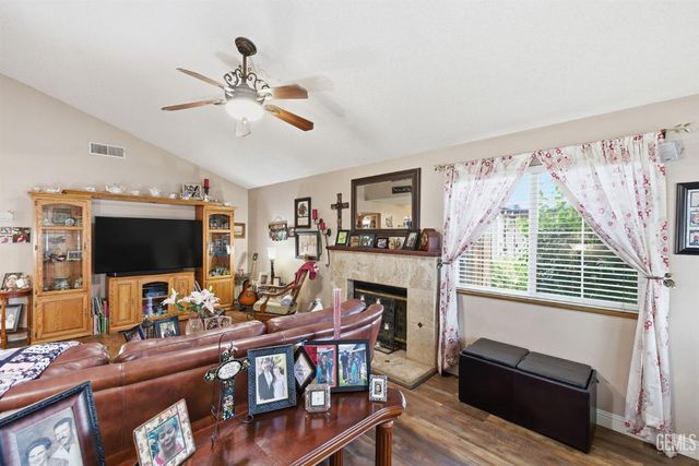 4012 Maris Court, Bakersfield, CA 93313