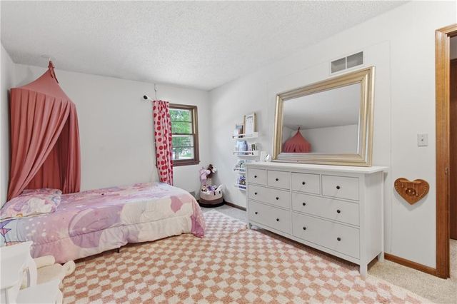 1100 SW Mic O Say Drive, Blue Springs, MO 64015