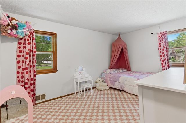 1100 SW Mic O Say Drive, Blue Springs, MO 64015