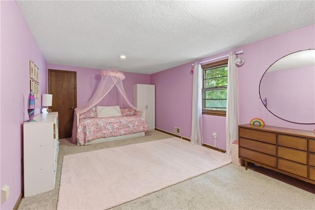 1100 SW Mic O Say Drive, Blue Springs, MO 64015