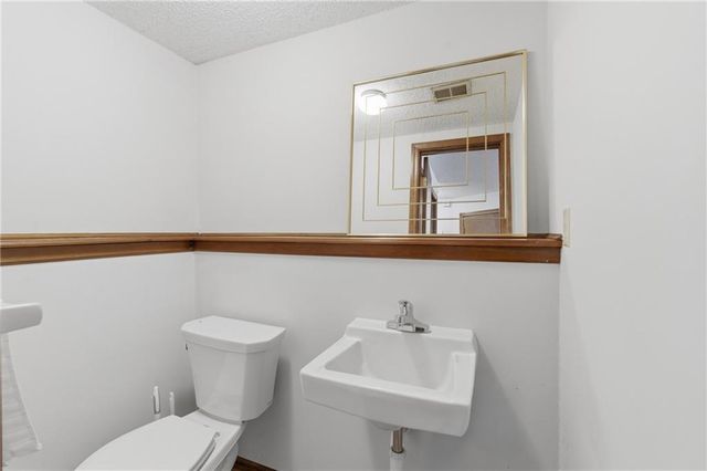 1100 SW Mic O Say Drive, Blue Springs, MO 64015