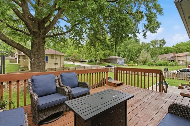 1100 SW Mic O Say Drive, Blue Springs, MO 64015