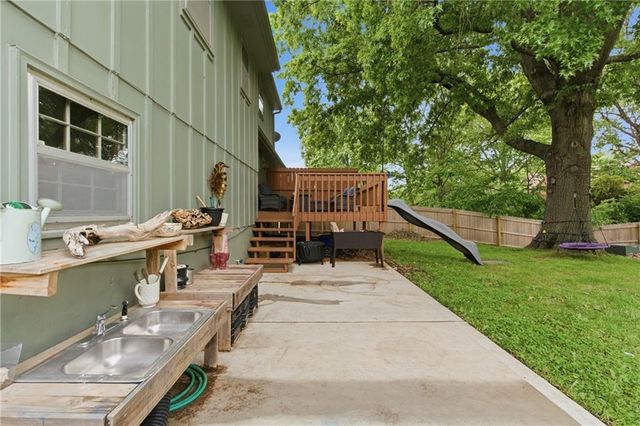 1100 SW Mic O Say Drive, Blue Springs, MO 64015