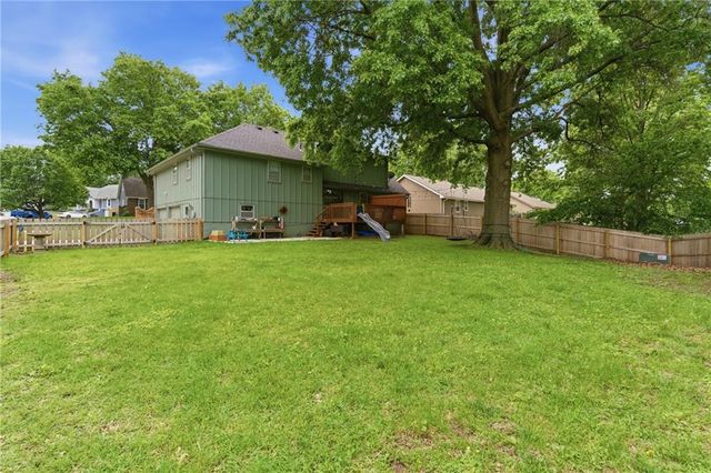 1100 SW Mic O Say Drive, Blue Springs, MO 64015
