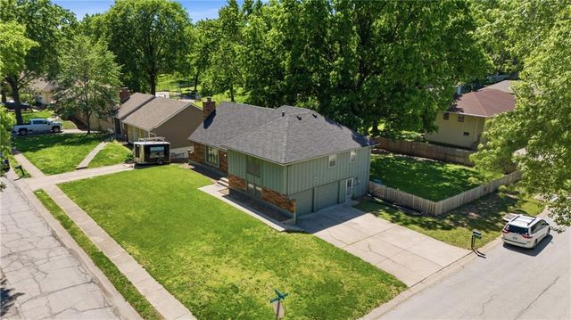 1100 SW Mic O Say Drive, Blue Springs, MO 64015