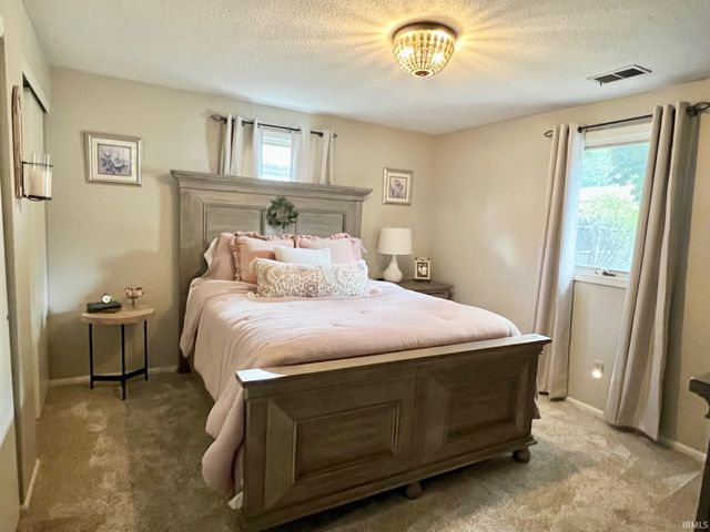 7032 White Eagle Drive, Fort Wayne, IN 46815