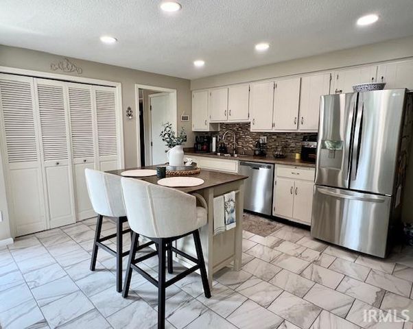 7032 White Eagle Drive, Fort Wayne, IN 46815