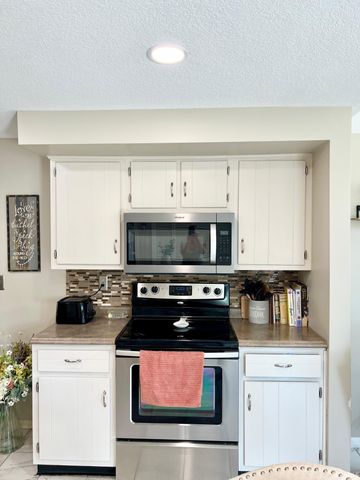 7032 White Eagle Drive, Fort Wayne, IN 46815