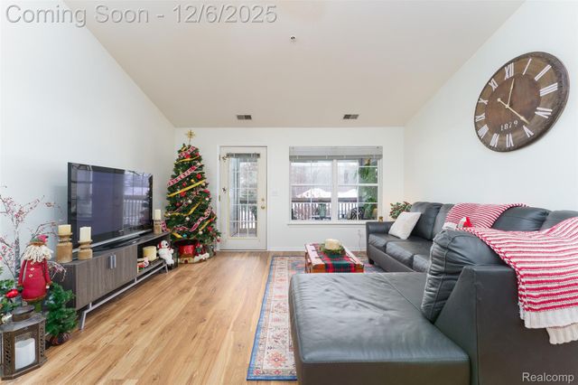 12274 Saint Andrews Way, Fenton Charter Township, MI 48430