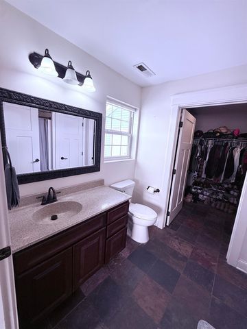 6091 SW 59th Ave, Minot, ND 58701