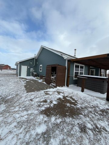 6091 SW 59th Ave, Minot, ND 58701