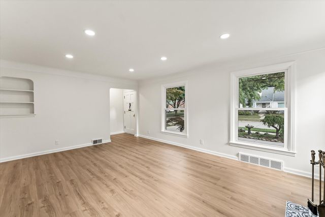 14041 Vernon Street, Oak Park City, MI 48237