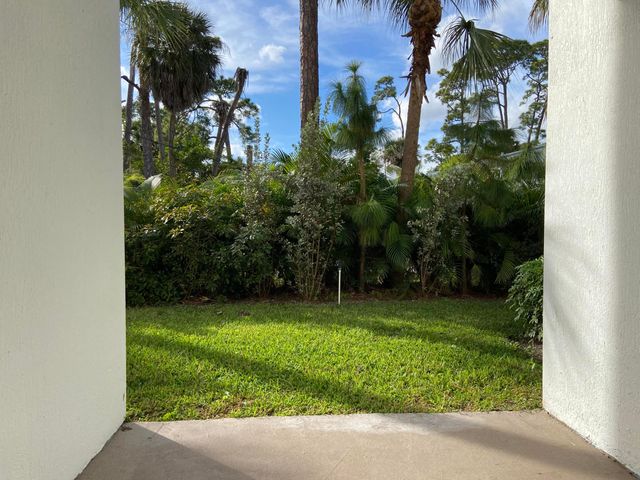 401 Bella Sol Way, West Palm Beach, FL 33406