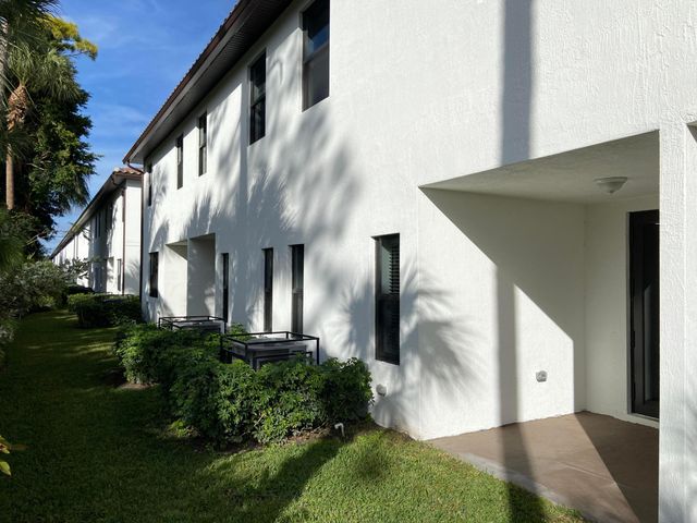 401 Bella Sol Way, West Palm Beach, FL 33406