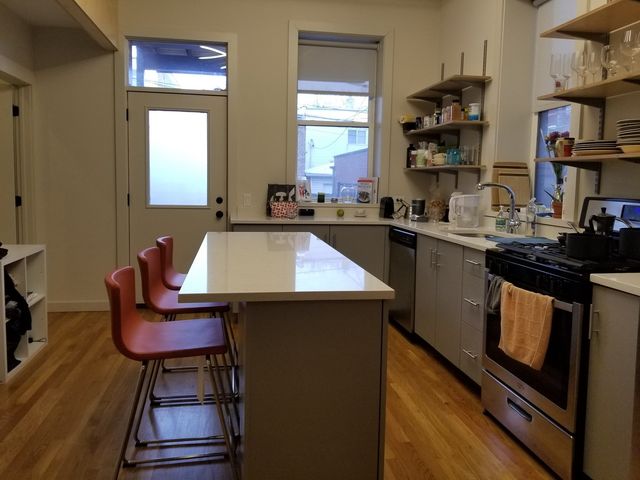 1135 N Damen Avenue 2R, Chicago, IL 60622