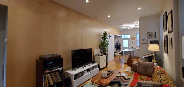 1135 N Damen Avenue 2R, Chicago, IL 60622