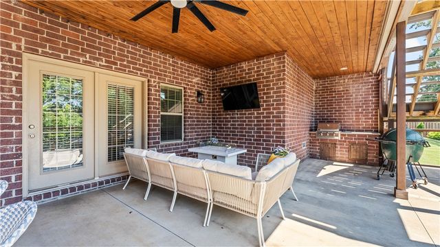 3607 NW Riverbend Road, Bentonville, AR 72712