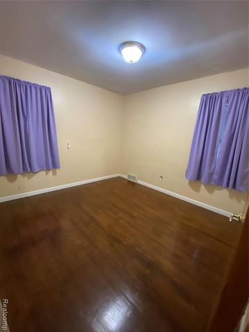21114 Huntington Avenue, Harper Woods, MI 48225