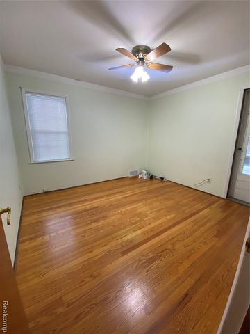 21114 Huntington Avenue, Harper Woods, MI 48225