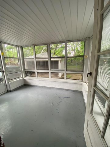 21114 Huntington Avenue, Harper Woods, MI 48225