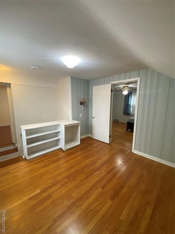 21114 Huntington Avenue, Harper Woods, MI 48225