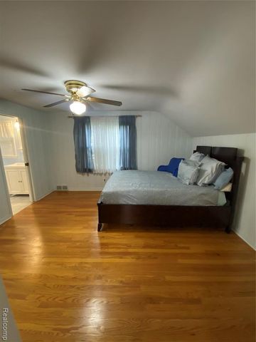 21114 Huntington Avenue, Harper Woods, MI 48225