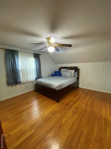 21114 Huntington Avenue, Harper Woods, MI 48225