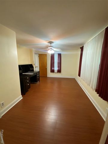 21114 Huntington Avenue, Harper Woods, MI 48225