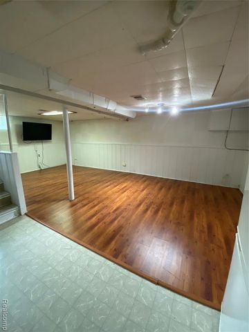 21114 Huntington Avenue, Harper Woods, MI 48225
