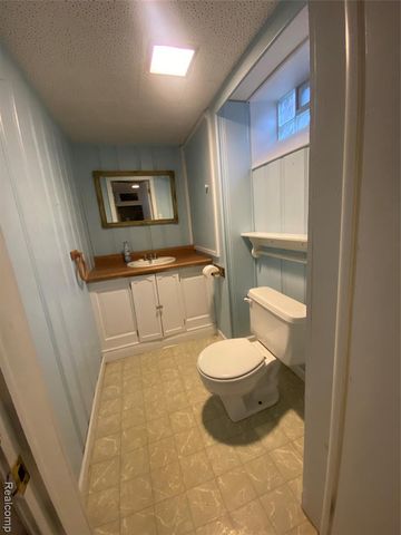 21114 Huntington Avenue, Harper Woods, MI 48225