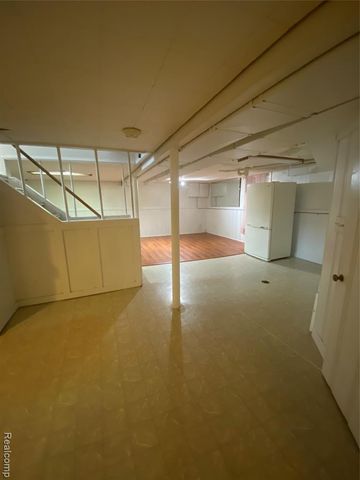21114 Huntington Avenue, Harper Woods, MI 48225