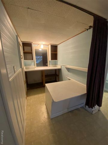 21114 Huntington Avenue, Harper Woods, MI 48225
