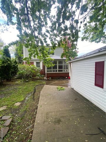 21114 Huntington Avenue, Harper Woods, MI 48225