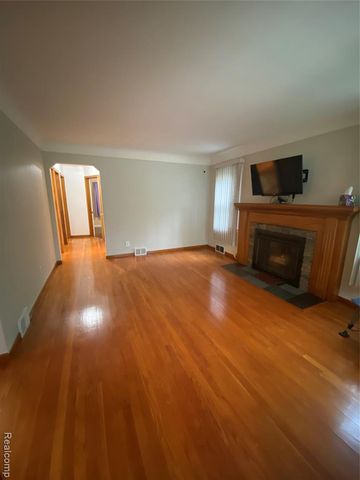 21114 Huntington Avenue, Harper Woods, MI 48225
