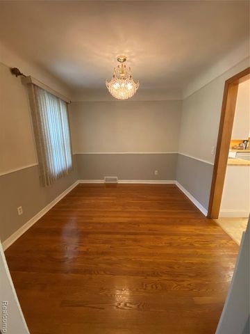 21114 Huntington Avenue, Harper Woods, MI 48225