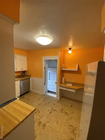 21114 Huntington Avenue, Harper Woods, MI 48225