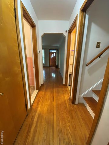 21114 Huntington Avenue, Harper Woods, MI 48225