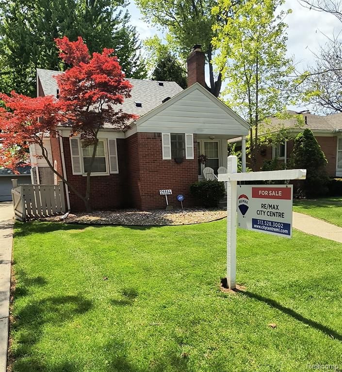 21114 Huntington Avenue, Harper Woods, MI 48225