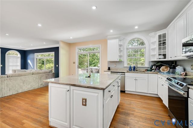 6555 St Cecelia Dr, Midlothian, VA 23112