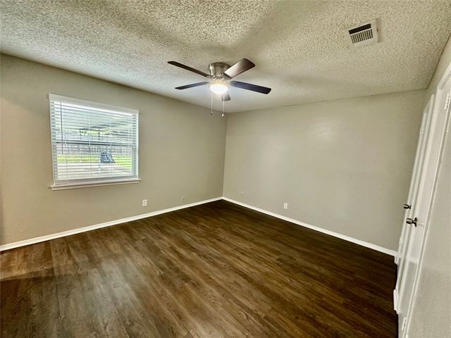 934 Cottonwood Trail, Benbrook, TX 76126