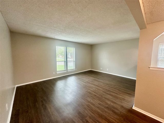934 Cottonwood Trail, Benbrook, TX 76126
