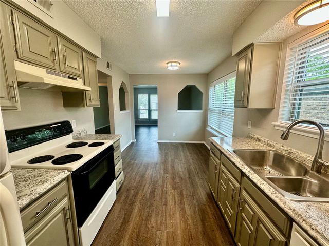 934 Cottonwood Trail, Benbrook, TX 76126