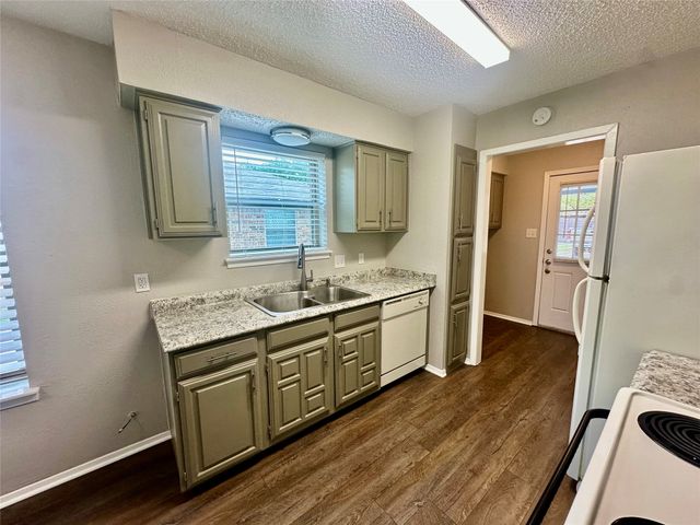 934 Cottonwood Trail, Benbrook, TX 76126