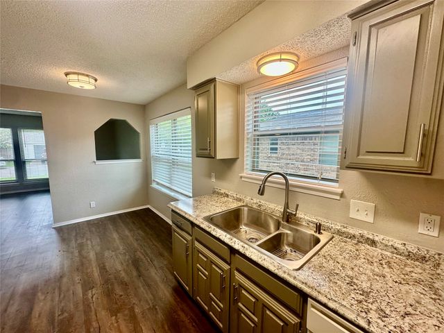 934 Cottonwood Trail, Benbrook, TX 76126