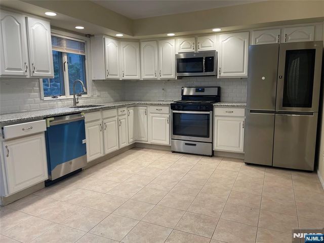 510 Roff Avenue B, Palisades Park, NJ 07650