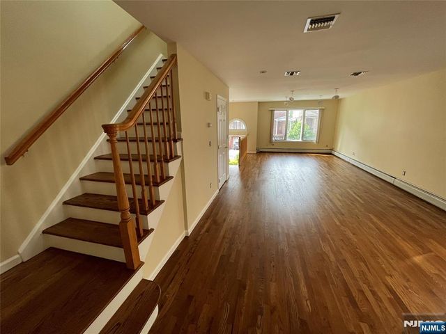 510 Roff Avenue B, Palisades Park, NJ 07650