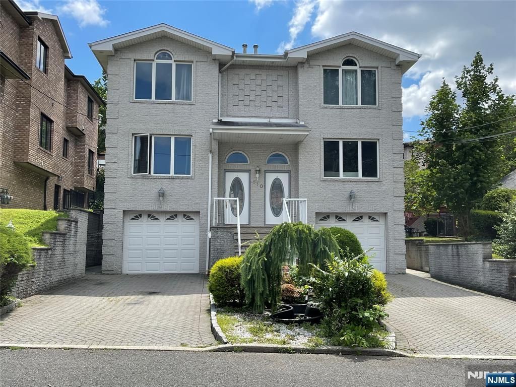 510 Roff Avenue B, Palisades Park, NJ 07650