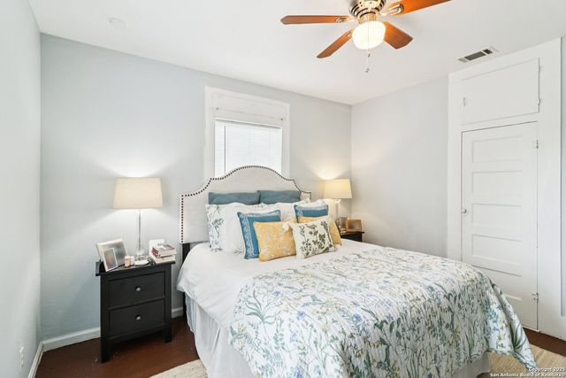 107 W Gilbert, Falls City, TX 78113