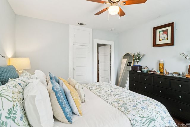 107 W Gilbert, Falls City, TX 78113